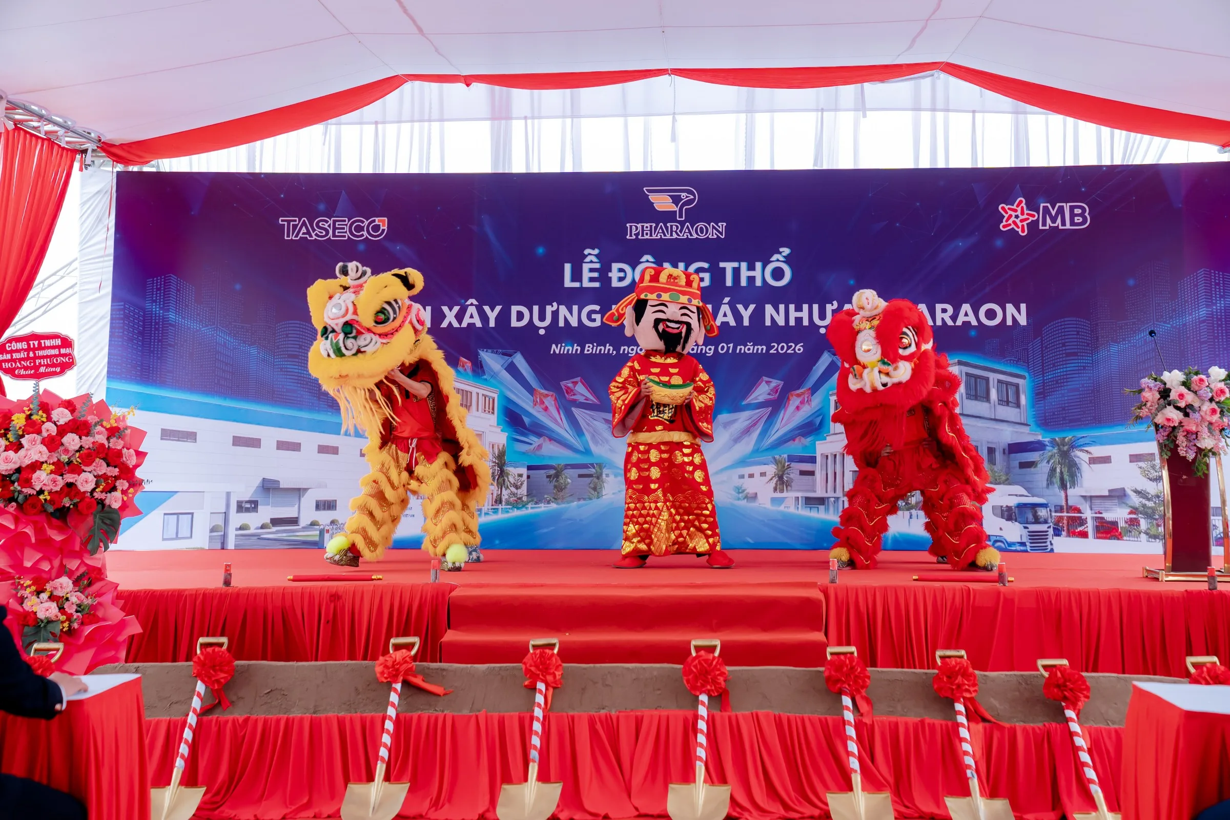 Lion dance and God of Fortune performing on the ceremony stage